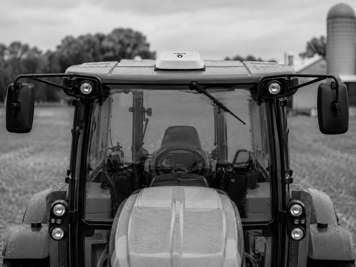 NavOpen antenna mounted on an agricultural machine